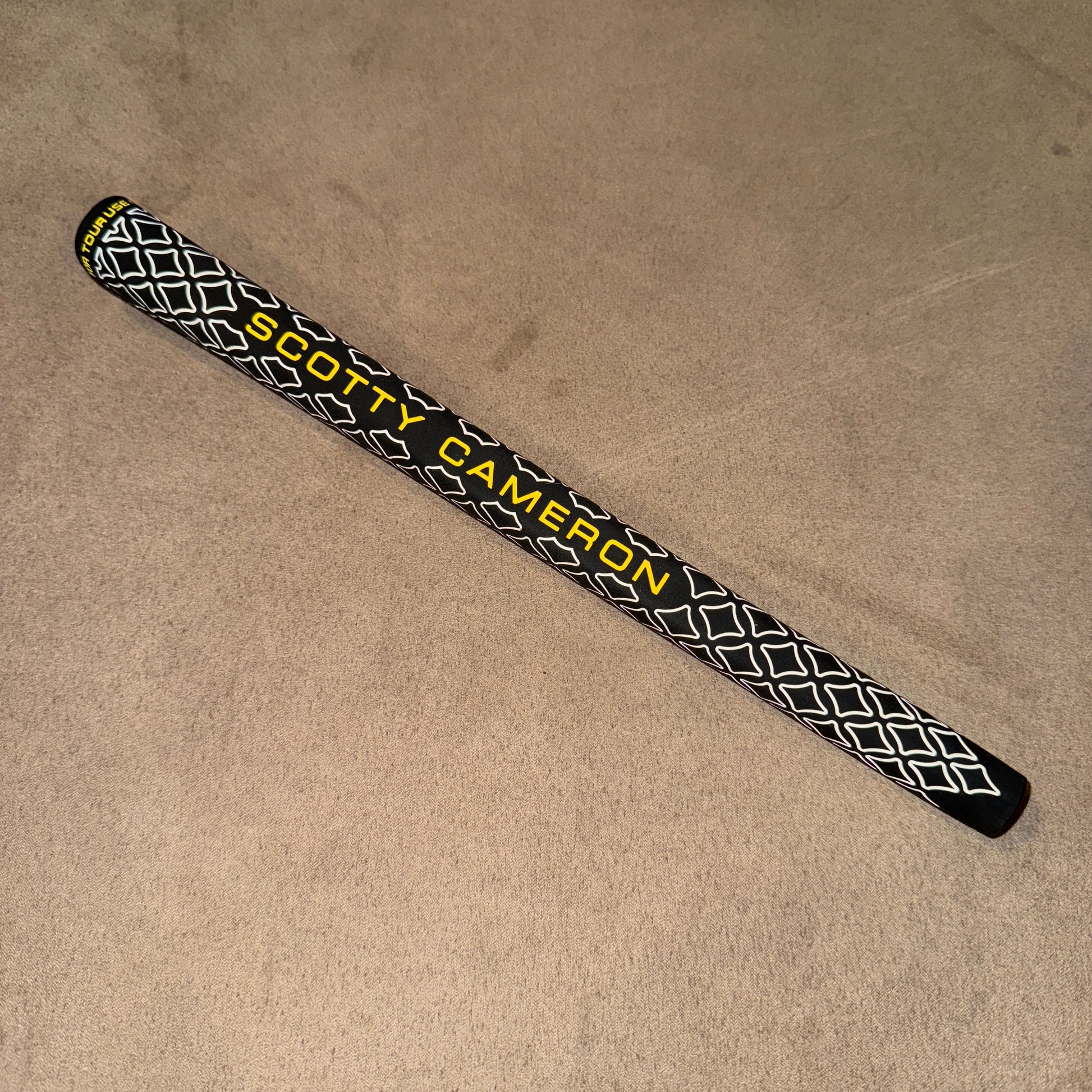 Circle T Pistolero Plus Grip: Texture Black/White