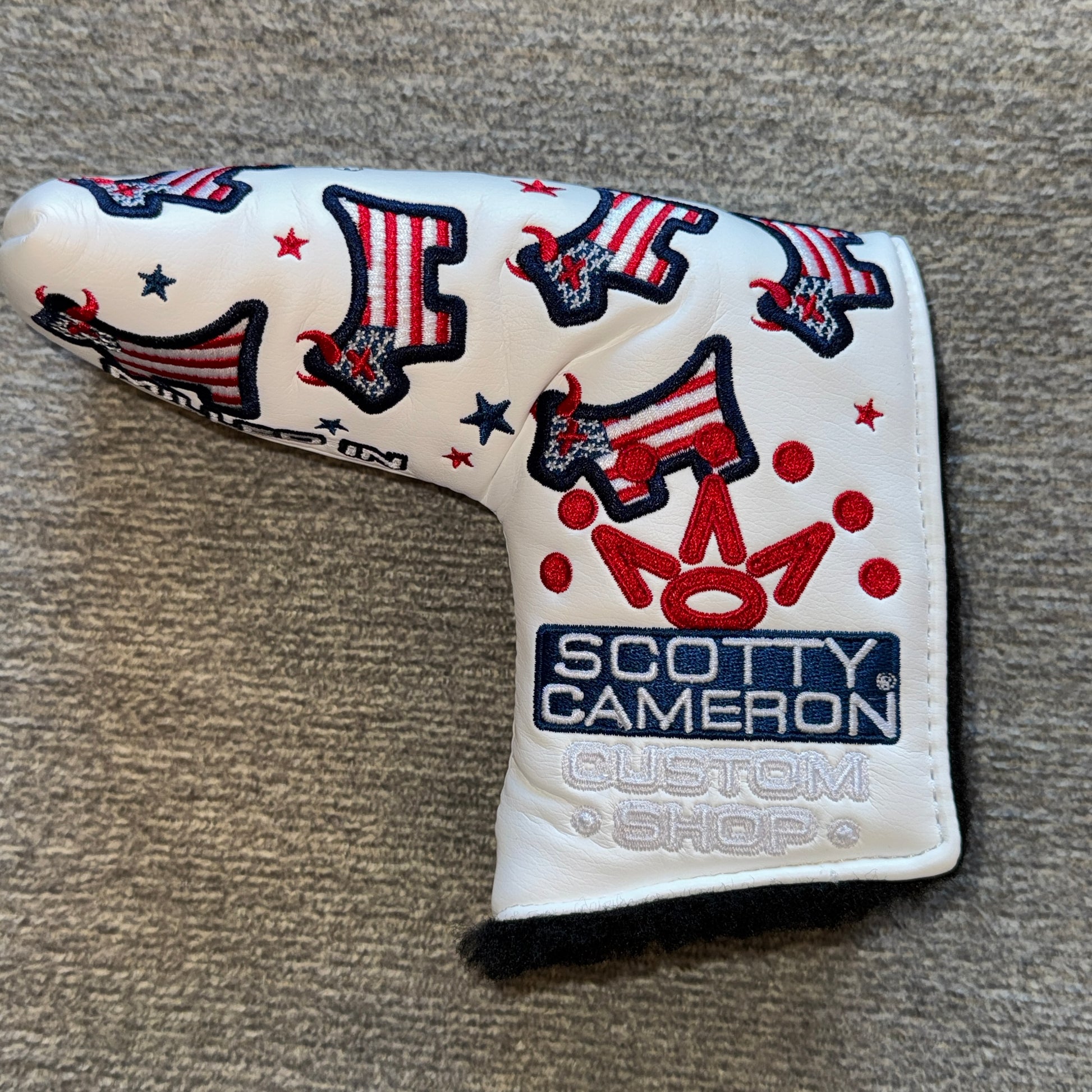 Custom Shop Dancing Junk Yard Dog USA Blade Putter Headcover