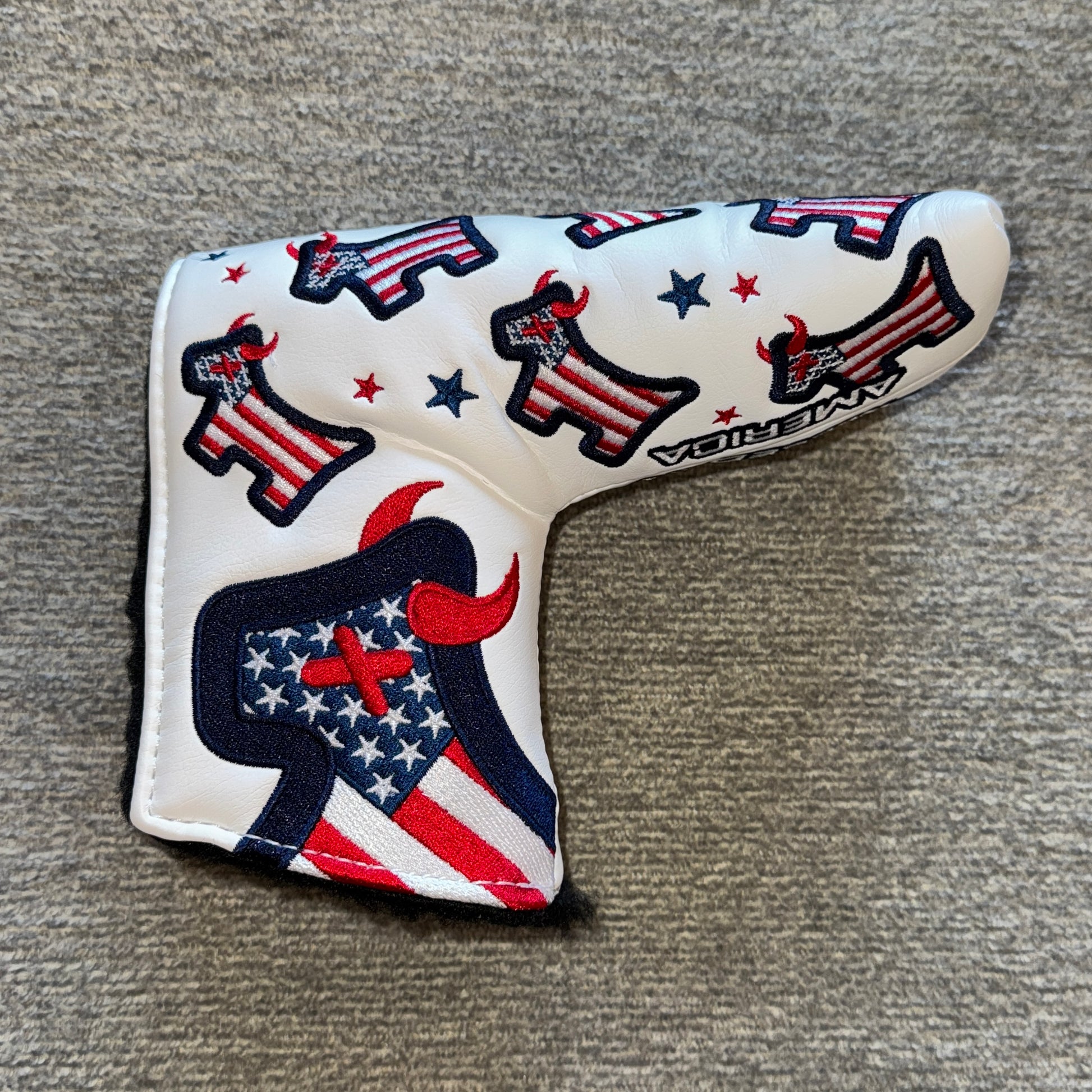 Custom Shop Dancing Junk Yard Dog USA Blade Putter Headcover