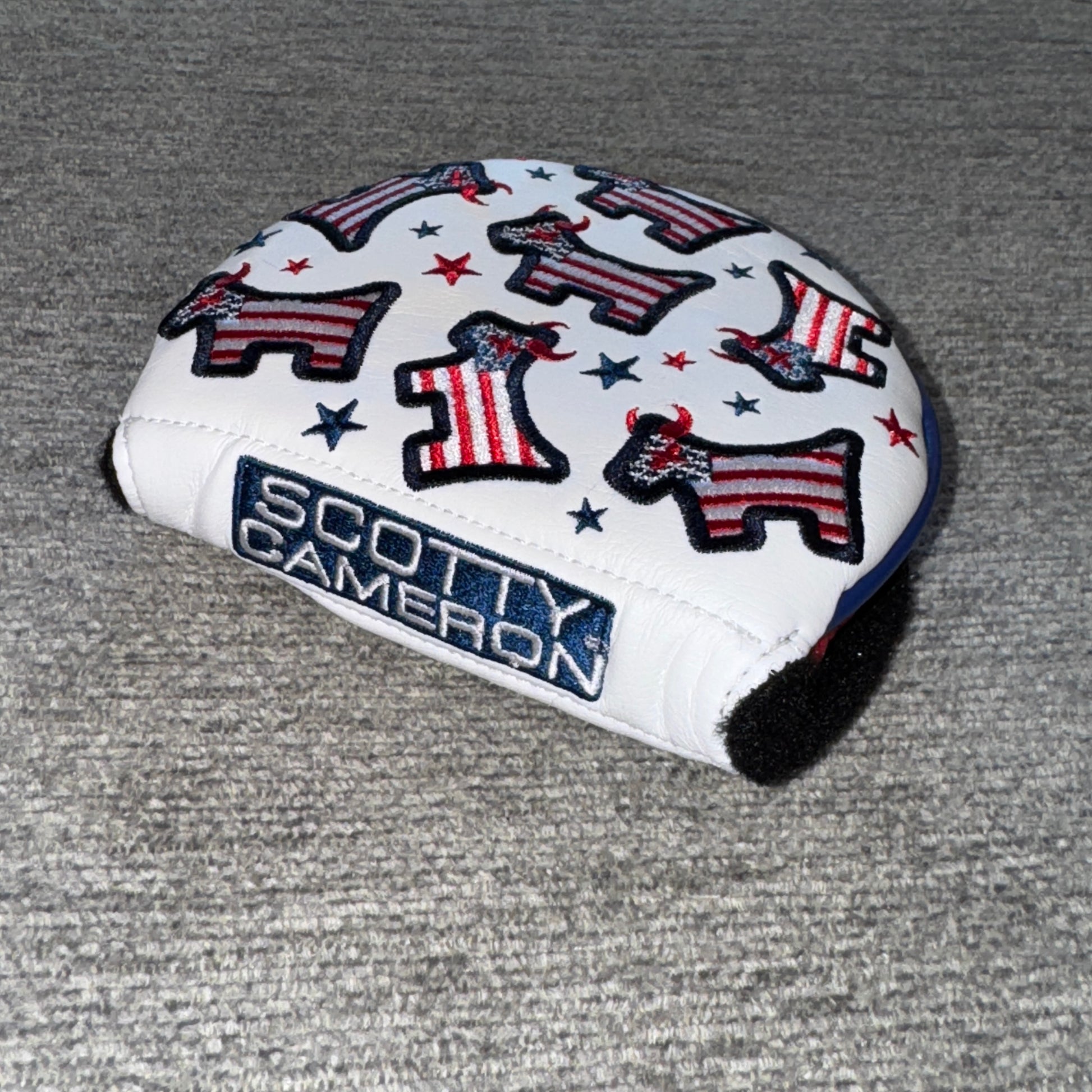 Custom Shop Dancing Junk Yard Dog USA Mid-Round Putter Headcover