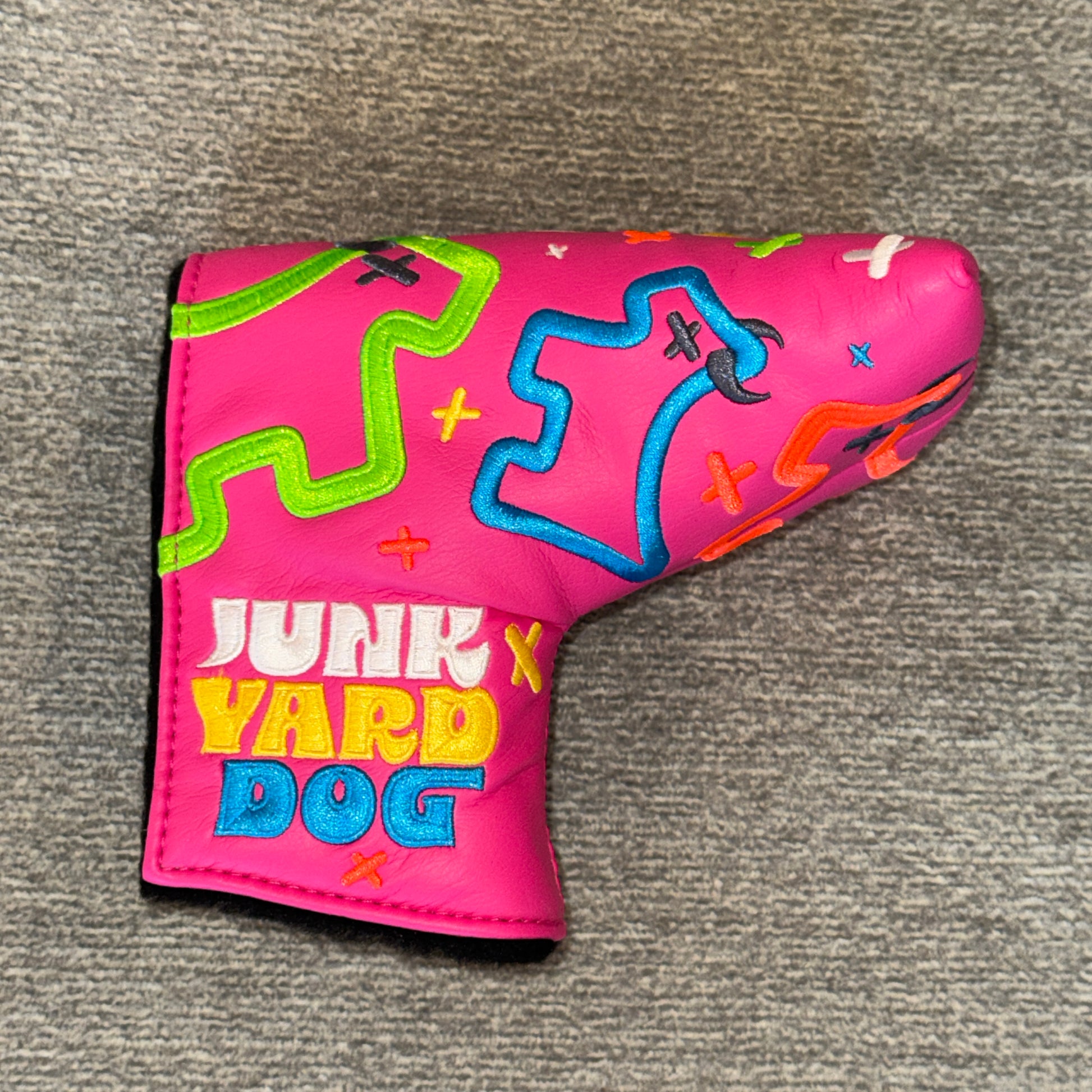 Custom Shop Pink Junk Yard Dog USA Mid-Mallet Putter Headcover