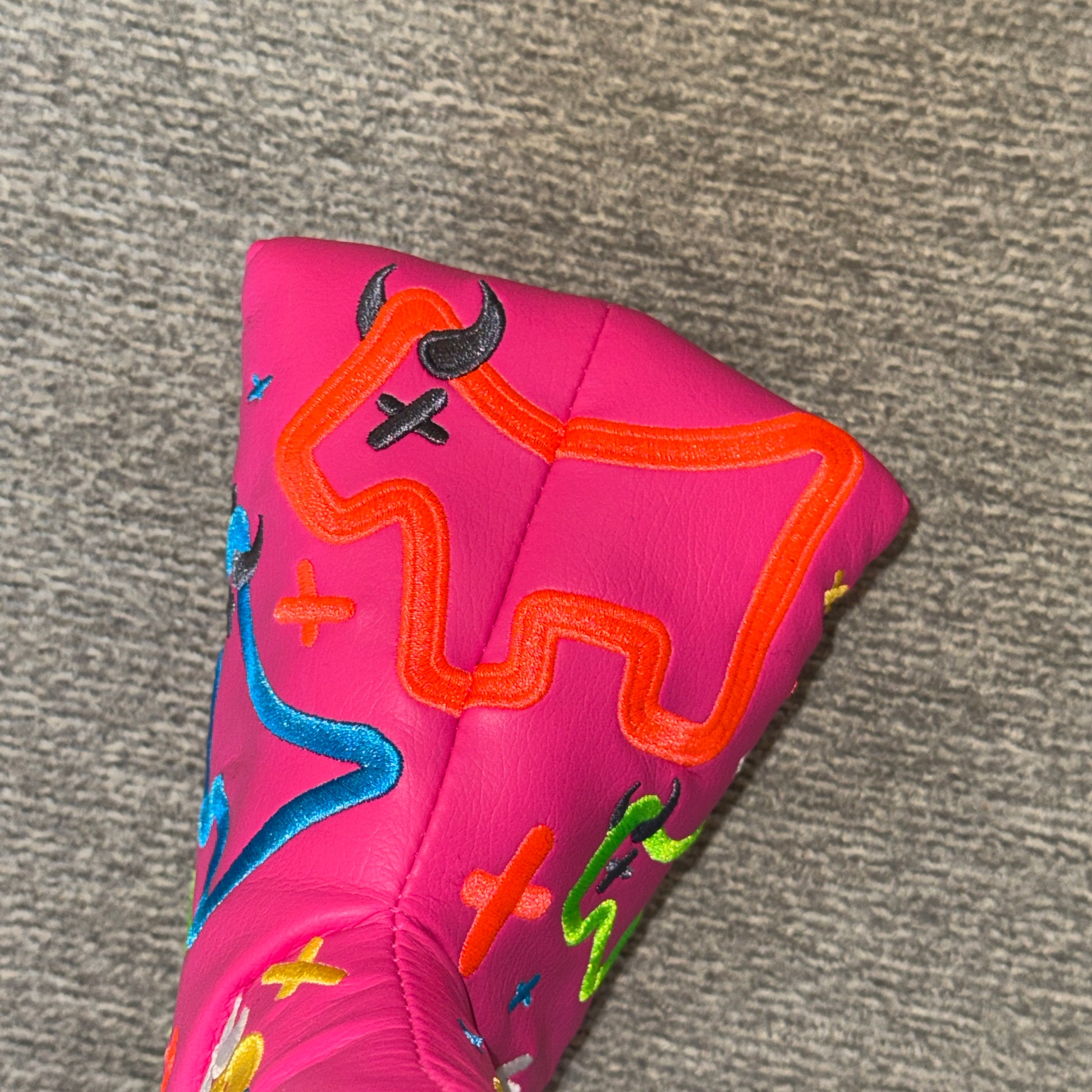 Custom Shop Pink Junk Yard Dog USA Mid-Mallet Putter Headcover