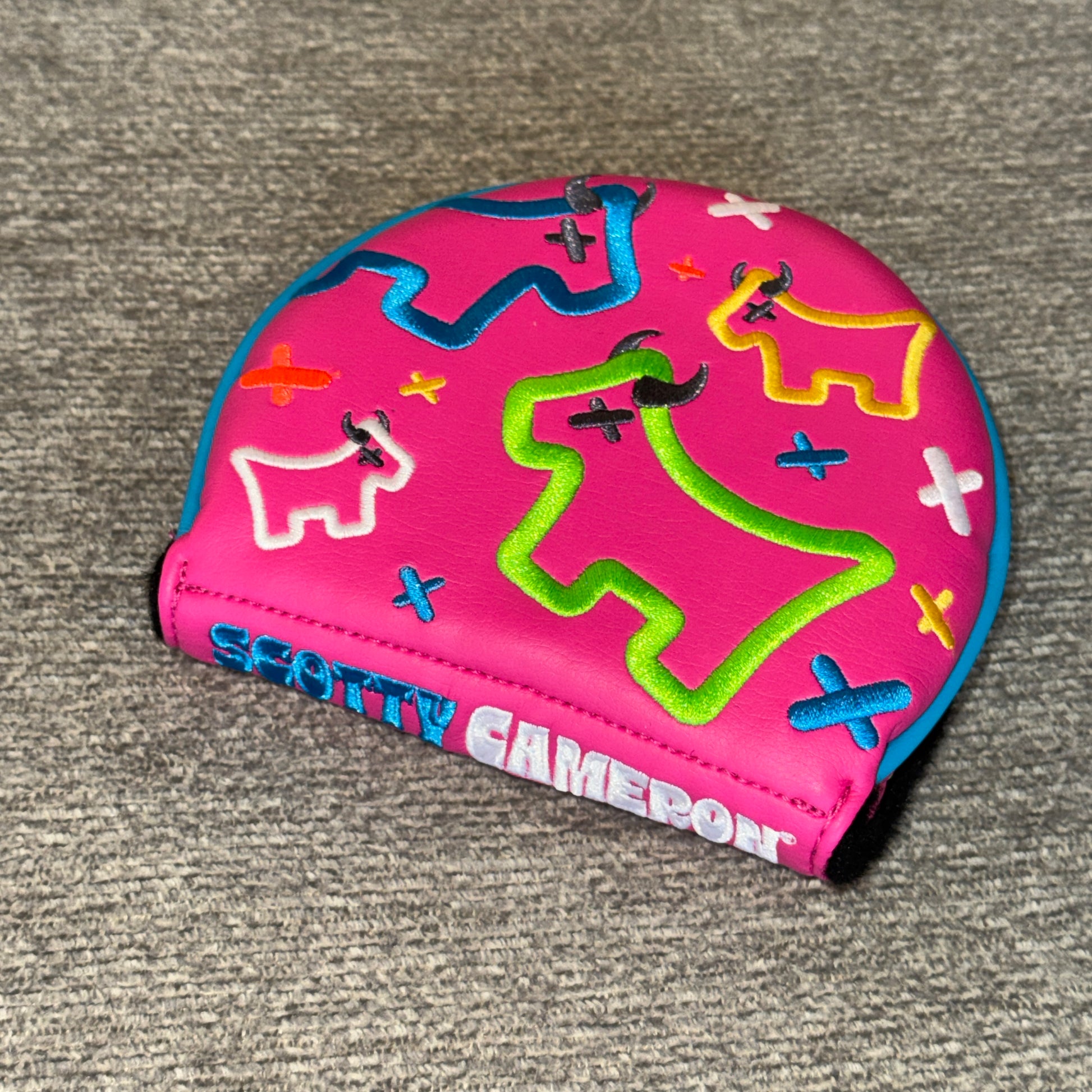 Custom Shop Pink Junk Yard Dog Mid-Round Straight Shaft Putter Headcover