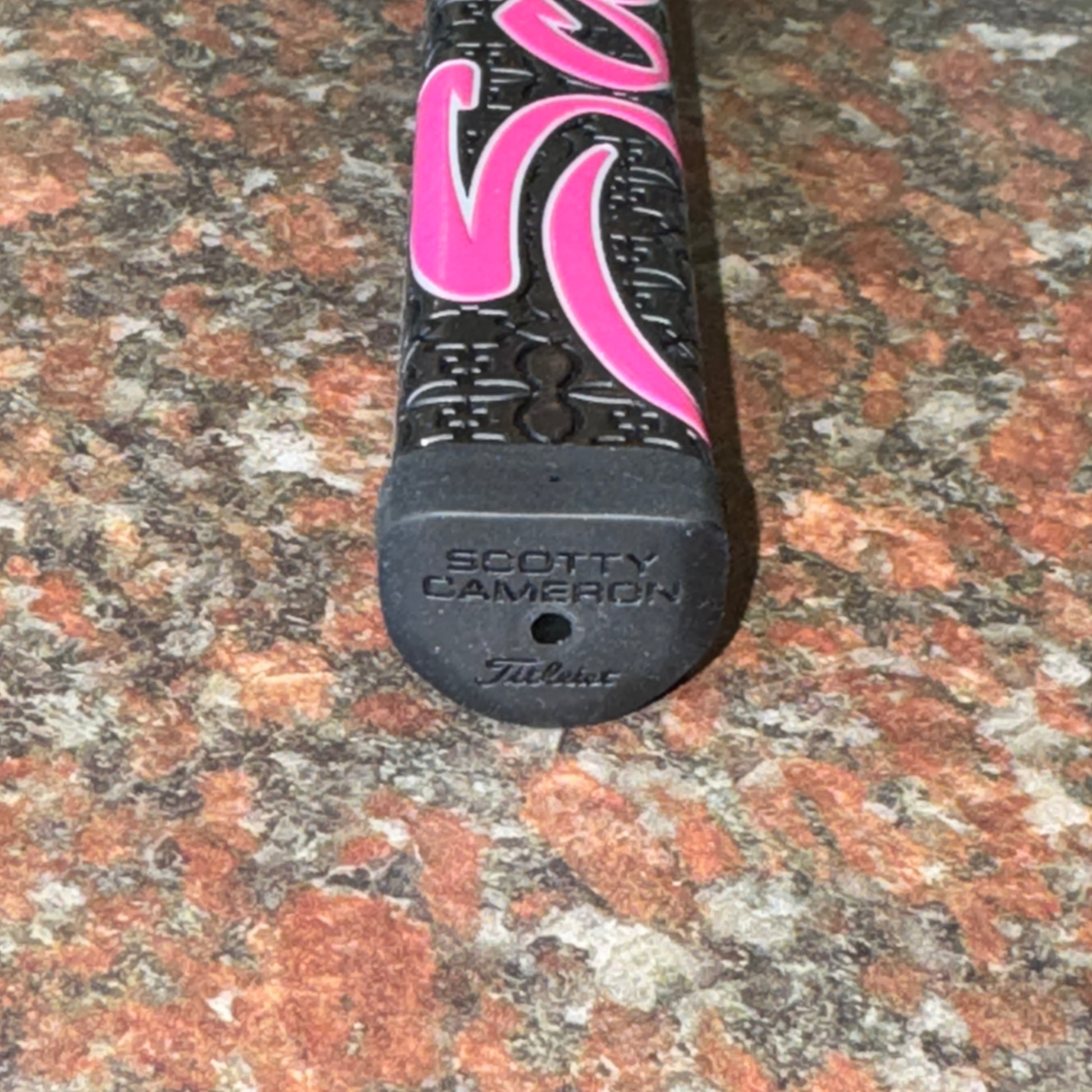 Custom Shop Black & Pink Medium Paddle Putter Grip