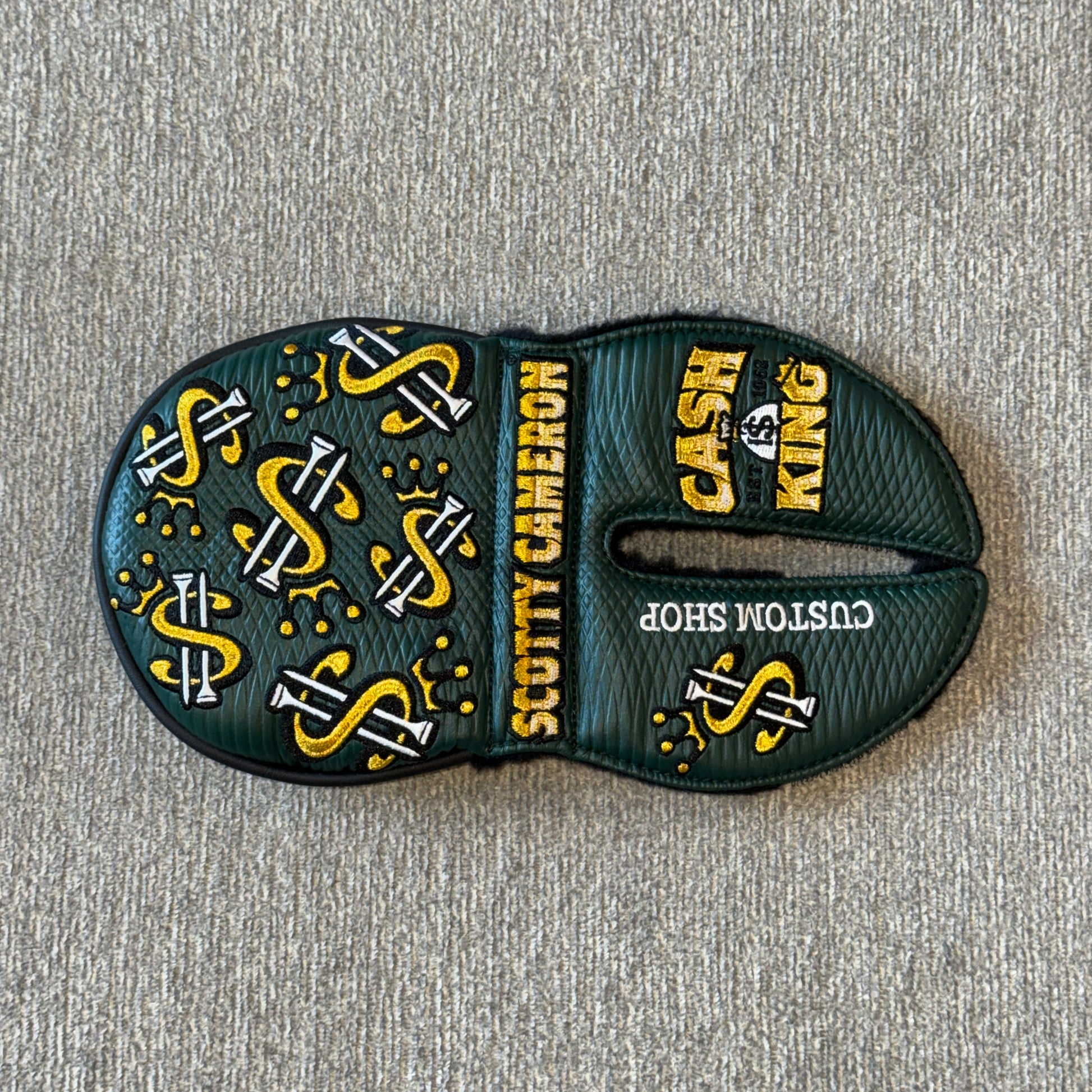 Custom Shop Cash is King Mid-Round Center Shaft Putter Headcover